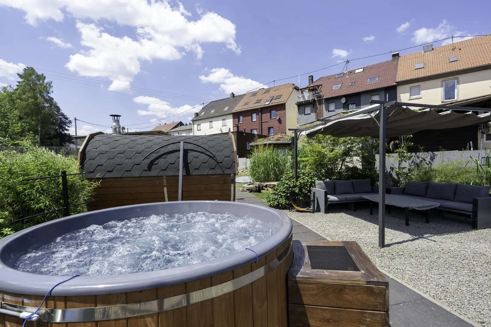 Haus mit drei Wohnungen und Ferienvermietung in Nonnweiler-Kastel