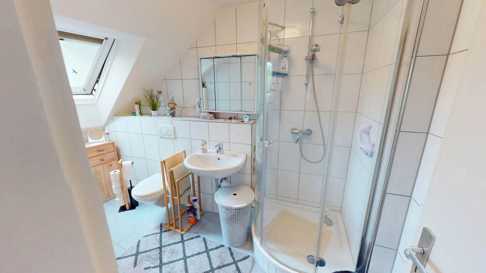 Mehrfamilienhaus mit drei Wohnungen und parkähnlichem Grundstück in Völklingen