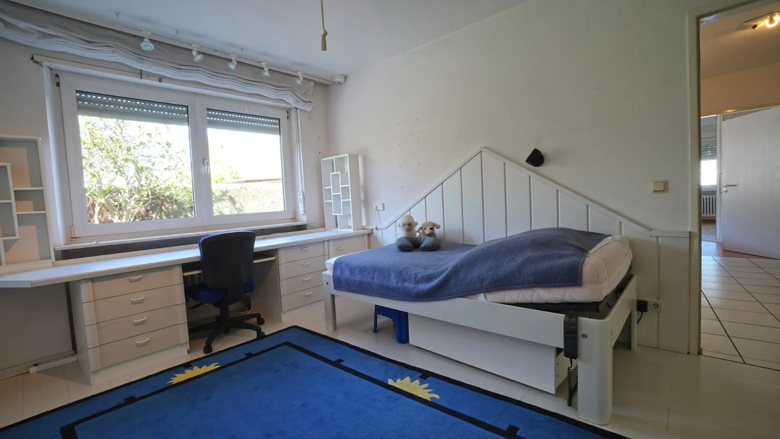 Mehrfamilienhaus mit drei Wohnungen und parkähnlichem Grundstück in Völklingen
