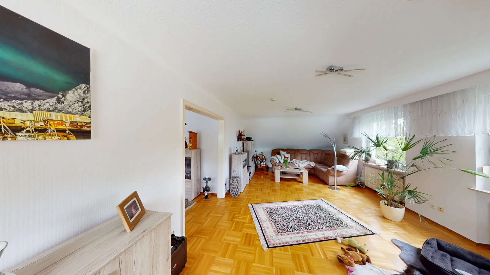 Mehrfamilienhaus mit drei Wohnungen und parkähnlichem Grundstück in Völklingen