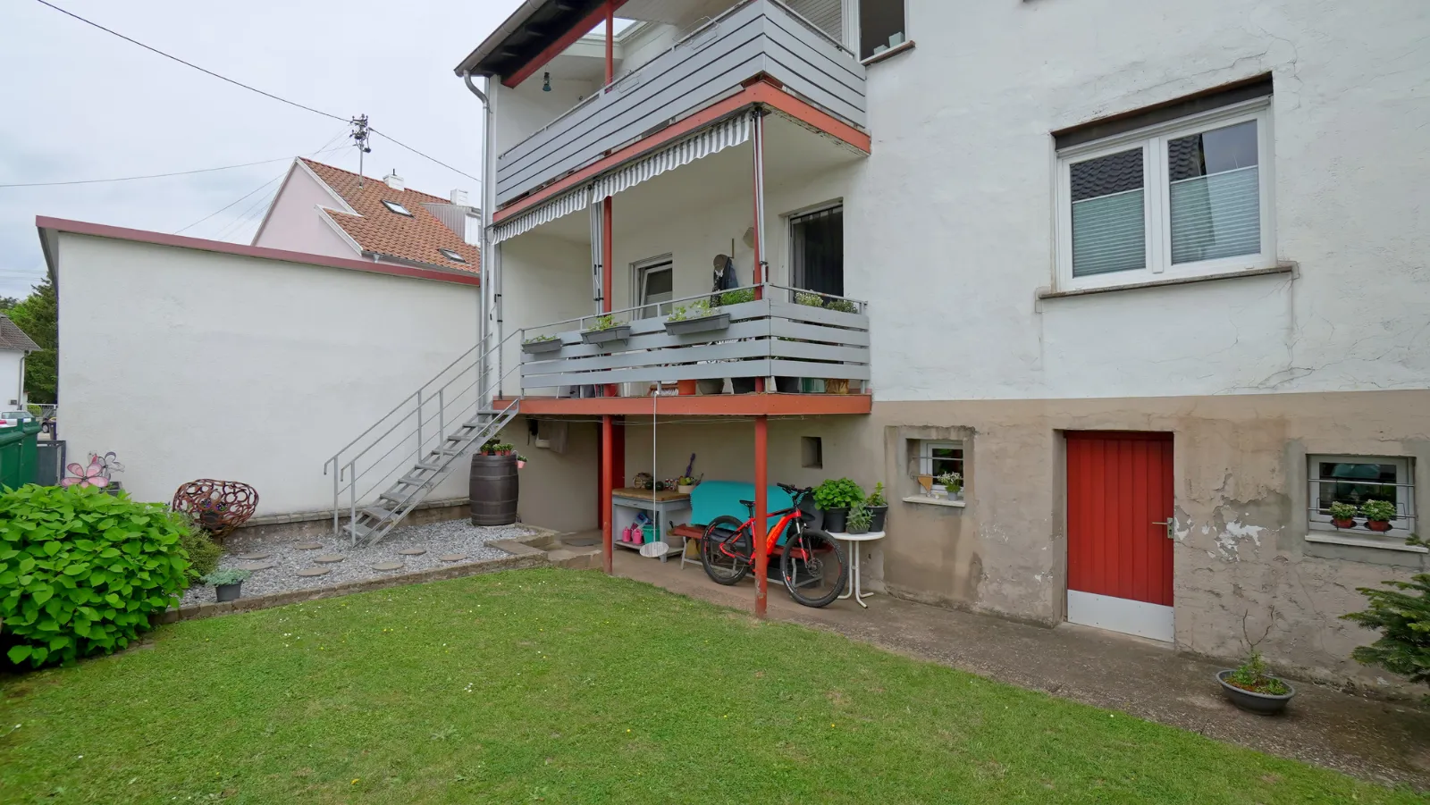 Gepflegte Doppelhaushälfte mit 159 m² im Zentrum von Hüttersdorf