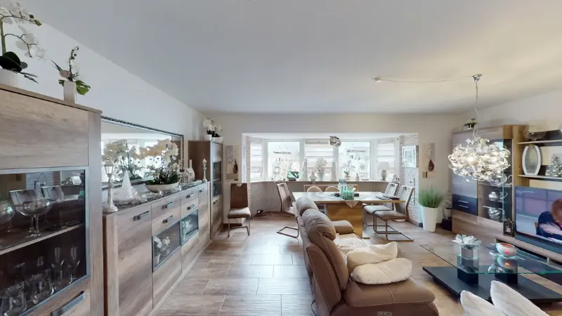 A bright two-room apartment with a bay window, minutes from Saarbrücken Castle
