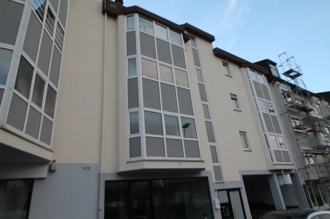 A bright two-room apartment with a bay window, minutes from Saarbrücken Castle