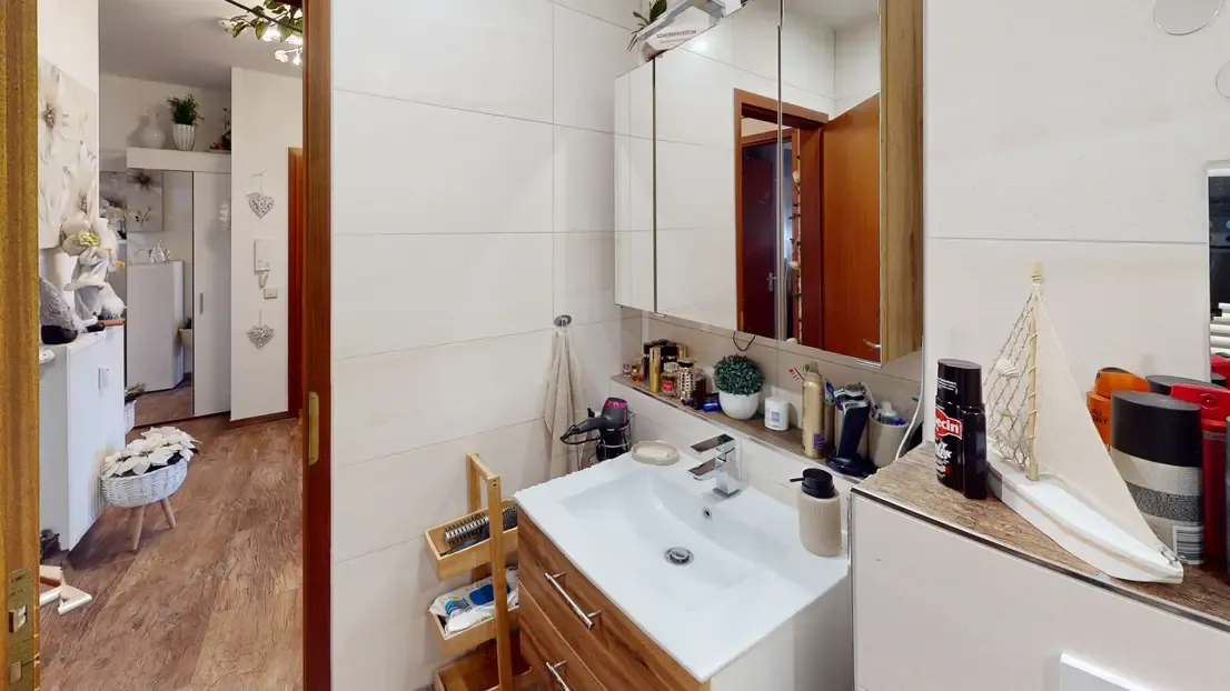 A bright two-room apartment with a bay window, minutes from Saarbrücken Castle