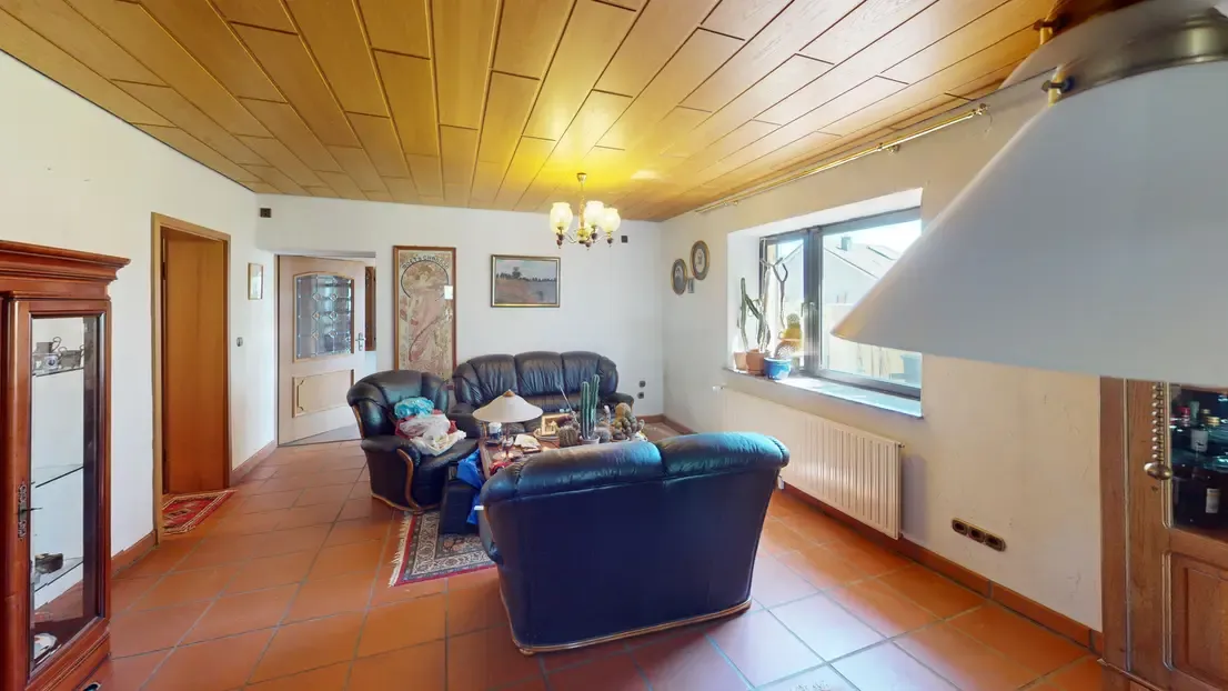 Einfamilienhaus mit Bauplatz in ruhiger Sackgasse — Raum für zwei Generationen