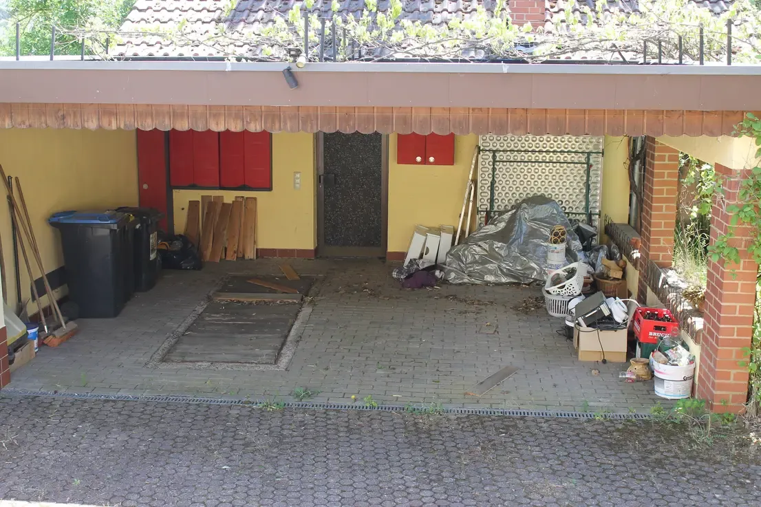 Einfamilienhaus mit Bauplatz in ruhiger Sackgasse — Raum für zwei Generationen