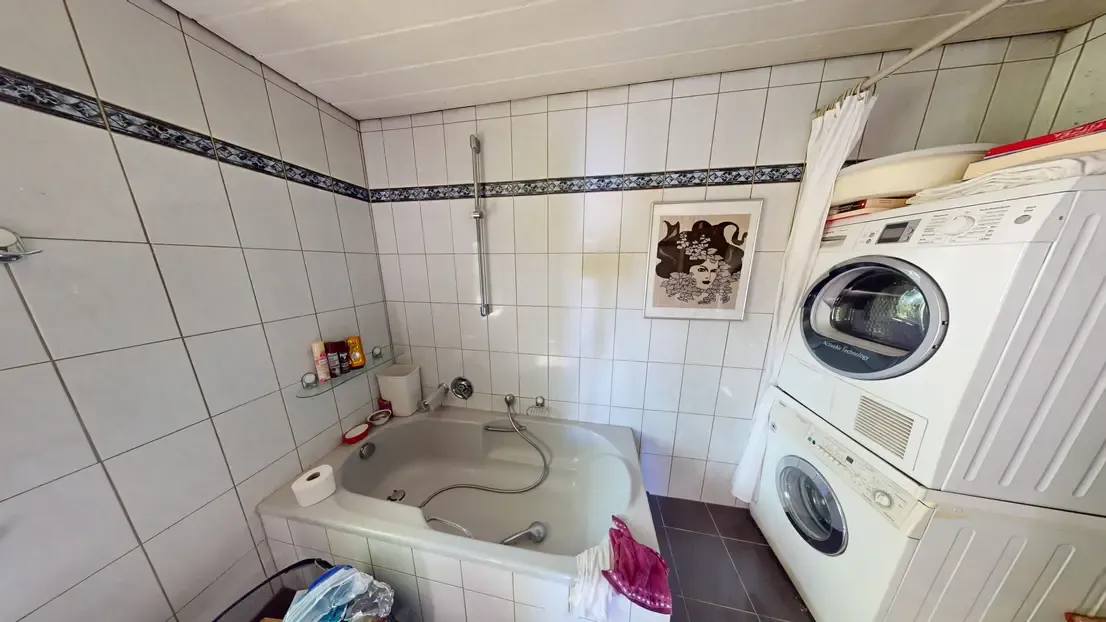 Einfamilienhaus mit Bauplatz in ruhiger Sackgasse — Raum für zwei Generationen