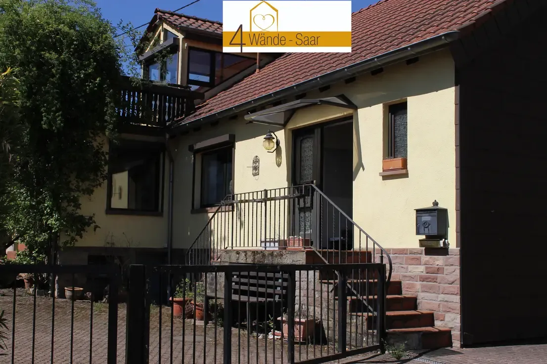 Einfamilienhaus mit Bauplatz in ruhiger Sackgasse — Raum für zwei Generationen